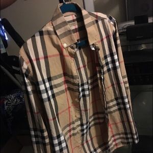 Burberry Shirt Medium 🔥 (Need Gone )